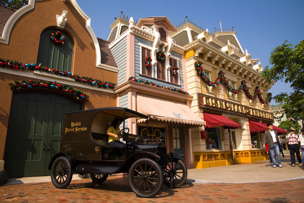 Hong Kong Disneyland Glimpse Scene